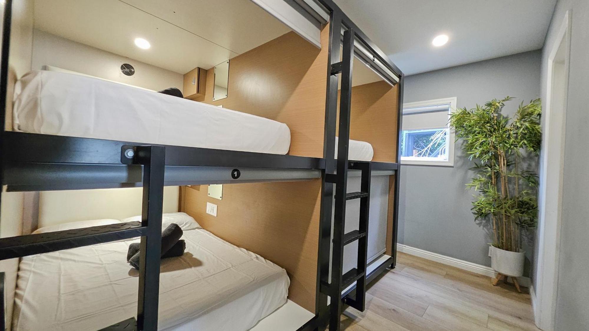Seasun Hostel - Los Angeles — Photos 3